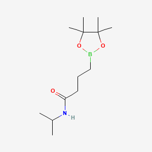 molecular formula C13H26BNO3 B8129684 N-propan-2-yl-4-(4,4,5,5-tetramethyl-1,3,2-dioxaborolan-2-yl)butanamide 