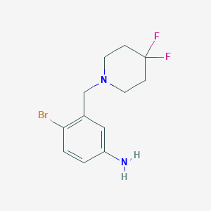 molecular formula C12H15BrF2N2 B8129942 4-Bromo-3-((4,4-difluoropiperidin-1-yl)methyl)aniline 