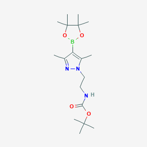 molecular formula C18H32BN3O4 B8131022 {2-[3,5-Dimethyl-4-(4,4,5,5-tetramethyl-[1,3,2]dioxaborolan-2-yl)-pyrazol-1-yl]-ethyl}-carbamic acid tert-butyl ester 