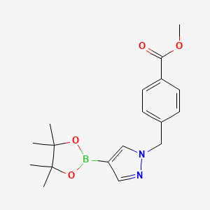 molecular formula C18H23BN2O4 B8131102 4-[4-(4,4,5,5-Tetramethyl-[1,3,2]dioxaborolan-2-yl)-pyrazol-1-ylmethyl]-benzoic acid methyl ester 