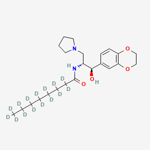 molecular formula C23H36N2O4 B8135464 2,2,3,3,4,4,5,5,6,6,7,7,8,8,8-pentadecadeuterio-N-[(1R,2R)-1-(2,3-dihydro-1,4-benzodioxin-6-yl)-1-hydroxy-3-pyrrolidin-1-ylpropan-2-yl]octanamide 