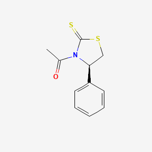 molecular formula C11H11NOS2 B8137122 1-[(4R)-4-phenyl-2-thioxo-3-thiazolidinyl]-ethanone 