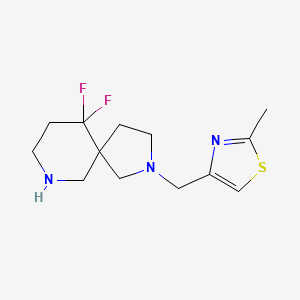 molecular formula C13H19F2N3S B8139501 4-((10,10-Difluoro-2,7-diazaspiro[4.5]decan-2-yl)methyl)-2-methylthiazole 
