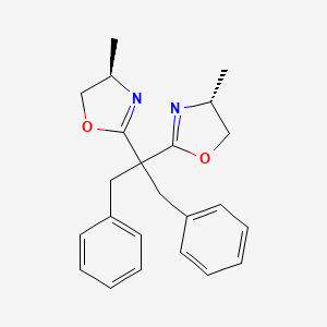 molecular formula C23H26N2O2 B8140475 (4R,4'R)-2,2'-(1,3-Diphenylpropane-2,2-diyl)bis(4-methyl-4,5-dihydrooxazole) 