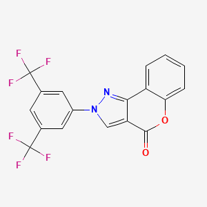 molecular formula C18H8F6N2O2 B8142769 2-[3,5-Bis(trifluoromethyl)phenyl]chromeno[4,3-c]pyrazol-4-one 