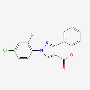 molecular formula C16H8Cl2N2O2 B8142776 2-(2,4-Dichlorophenyl)chromeno[4,3-c]pyrazol-4-one 
