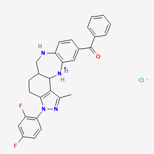 molecular formula C28H25ClF2N4O B8142916 [15-(2,4-Difluorophenyl)-17-methyl-9,15,16-triaza-2-azoniatetracyclo[9.7.0.03,8.014,18]octadeca-3(8),4,6,14(18),16-pentaen-5-yl]-phenylmethanone;chloride 