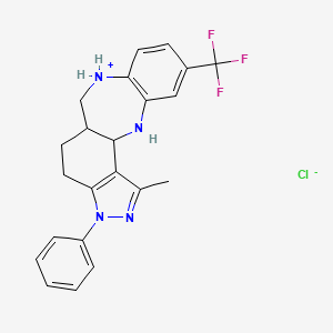 molecular formula C22H22ClF3N4 B8142940 17-Methyl-15-phenyl-5-(trifluoromethyl)-2,15,16-triaza-9-azoniatetracyclo[9.7.0.03,8.014,18]octadeca-3(8),4,6,14(18),16-pentaene;chloride 