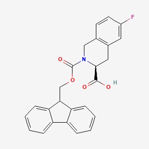 molecular formula C25H20FNO4 B8143338 (S)-2-(((9H-Fluoren-9-yl)methoxy)carbonyl)-6-fluoro-1,2,3,4-tetrahydroisoquinoline-3-carboxylic acid 