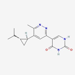 molecular formula C15H18N4O2 B8146238 5-(5-((1S,2R)-2-Isopropylcyclopropyl)-6-methylpyridazin-3-yl)pyrimidine-2,4(1H,3H)-dione 