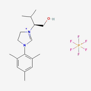 molecular formula C17H27F6N2OP B8146501 (S)-1-(1-Hydroxy-3-methylbutan-2-yl)-3-mesityl-4,5-dihydro-1H-imidazol-3-ium hexafluorophosphate(V) 
