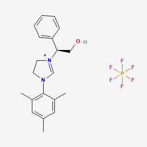 molecular formula C20H25F6N2OP B8146513 (S)-1-(2-Hydroxy-1-phenylethyl)-3-mesityl-4,5-dihydro-1H-imidazol-3-ium hexafluorophosphate(V) 