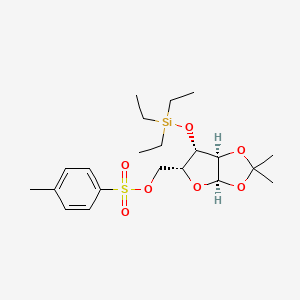 molecular formula C21H34O7SSi B8148598 Toluene-4-sulfonic acid 2,2-dimethyl-6-triethylsilanyloxy-tetrahydro-furo[2,3-d][1,3]dioxol-5-ylmethyl ester 