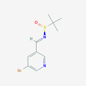 molecular formula C10H13BrN2OS B8149507 (NE,S)-N-[(5-bromopyridin-3-yl)methylidene]-2-methylpropane-2-sulfinamide 