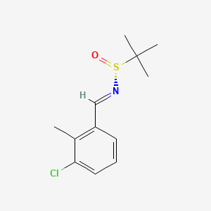 molecular formula C12H16ClNOS B8149723 (NE,R)-N-[(3-chloro-2-methylphenyl)methylidene]-2-methylpropane-2-sulfinamide 
