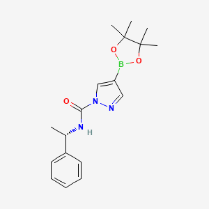 molecular formula C18H24BN3O3 B8150110 (S)-N-(1-phenylethyl)-4-(4,4,5,5-tetramethyl-1,3,2-dioxaborolan-2-yl)-1H-pyrazole-1-carboxamide 