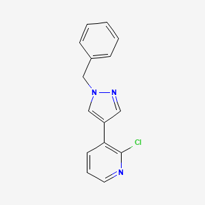 molecular formula C15H12ClN3 B8150732 3-(1-benzyl-1H-pyrazol-4-yl)-2-chloropyridine 