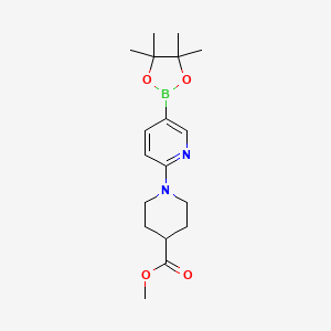molecular formula C18H27BN2O4 B8151001 Methyl 1-(5-(4,4,5,5-tetramethyl-1,3,2-dioxaborolan-2-yl)pyridin-2-yl)piperidine-4-carboxylate 