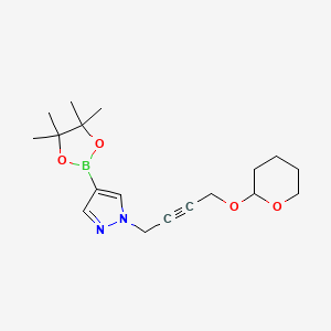 molecular formula C18H27BN2O4 B8151119 1-(4-((Tetrahydro-2H-pyran-2-YL)oxy)but-2-YN-1-YL)-4-(4,4,5,5-tetramethyl-1,3,2-dioxaborolan-2-YL)-1H-pyrazole 