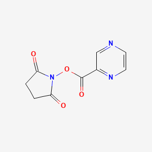 molecular formula C9H7N3O4 B8151174 1-[(吡嗪基羰基)氧基]-2,5-吡咯烷二酮 