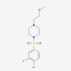 molecular formula C13H18BrFN2O3S B8153865 1-((4-Bromo-3-fluorophenyl)sulfonyl)-4-(2-methoxyethyl)piperazine 