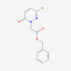molecular formula C13H11BrN2O3 B8154114 Benzyl 2-(3-bromo-6-oxopyridazin-1(6H)-yl)acetate 
