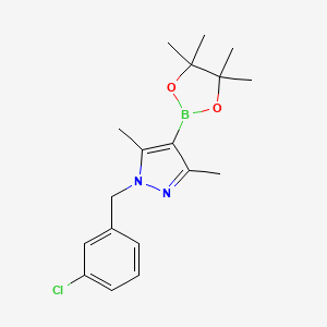molecular formula C18H24BClN2O2 B8155850 1-[(3-Chlorophenyl)methyl]-3,5-dimethyl-4-(tetramethyl-1,3,2-dioxaborolan-2-yl)-1H-pyrazole 