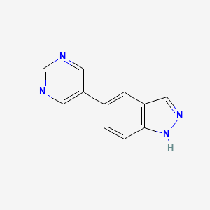 molecular formula C11H8N4 B8157547 5-(Pyrimidin-5-yl)-1H-indazole 