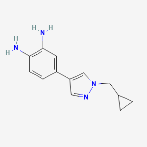 molecular formula C13H16N4 B8160946 4-[1-(Cyclopropylmethyl)-1H-pyrazol-4-yl]benzene-1,2-diamine 