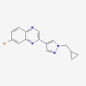 molecular formula C15H13BrN4 B8161043 7-Bromo-2-(1-(cyclopropylmethyl)-1H-pyrazol-4-yl)quinoxaline 