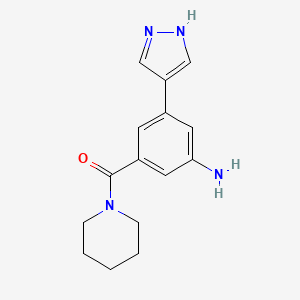 molecular formula C15H18N4O B8163075 (3-Amino-5-(1H-pyrazol-4-yl)phenyl)(piperidin-1-yl)methanone 