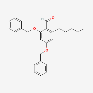 molecular formula C26H28O3 B8164464 2-Pentyl-4,6-bis(phenylmethoxy)-benzaldehyde 