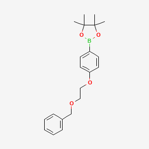 molecular formula C21H27BO4 B8169975 2-{4-[2-(Benzyloxy)ethoxy]phenyl}-4,4,5,5-tetramethyl-1,3,2-dioxaborolane 