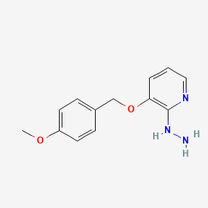 molecular formula C13H15N3O2 B8170094 2-Hydrazinyl-3-((4-methoxybenzyl)oxy)pyridine 