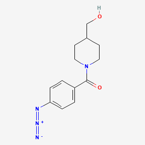molecular formula C13H16N4O2 B8177689 (4-Azidophenyl)(4-(hydroxymethyl)piperidin-1-yl)methanone 