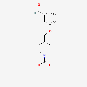molecular formula C18H25NO4 B8177905 tert-Butyl 4-((3-formylphenoxy)methyl)piperidine-1-carboxylate 