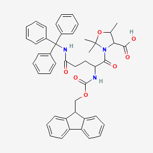 molecular formula C46H45N3O7 B8179966 (4S,5R)-3-[(2S)-2-[[(9H-Fluoren-9-ylmethoxy)carbonyl]amino]-1,5-dioxo-5-[(triphenylmethyl)amino]pentyl]-2,2,5-trimethyl-4-oxazolidinecarboxylic acid 