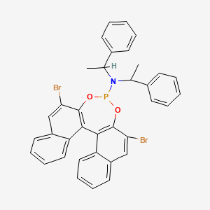 molecular formula C36H28Br2NO2P B8192614 10,16-dibromo-N,N-bis(1-phenylethyl)-12,14-dioxa-13-phosphapentacyclo[13.8.0.02,11.03,8.018,23]tricosa-1(15),2(11),3,5,7,9,16,18,20,22-decaen-13-amine 