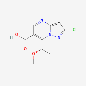molecular formula C10H10ClN3O3 B8193025 Pyrazolo[1,5-a]pyrimidine-6-carboxylic acid, 2-chloro-7-[(1S)-1-methoxyethyl]- 
