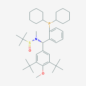 molecular formula C39H62NO2PS B8193395 [S(R)]-N-[(S)-[3,5-双(1,1-二甲基乙基)-4-甲氧基苯基][2-(二环己基膦基)苯基]甲基]-N,2-二甲基-2-丙烷磺酰胺 