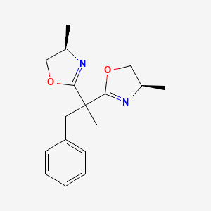 molecular formula C17H22N2O2 B8193405 (4R,4'R)-2,2'-(1-Phenylpropane-2,2-diyl)bis(4-methyl-4,5-dihydrooxazole) 