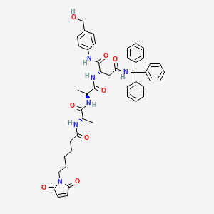 molecular formula C46H50N6O8 B8193565 (S)-2-((S)-2-((S)-2-(6-(2,5-Dioxo-2,5-dihydro-1H-pyrrol-1-yl)hexanamido)propanamido)propanamido)-N1-(4-(hydroxymethyl)phenyl)-N4-tritylsuccinamide 