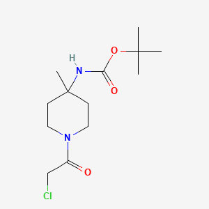 molecular formula C13H23ClN2O3 B8194460 tert-butyl N-[1-(2-chloroacetyl)-4-methylpiperidin-4-yl]carbamate 
