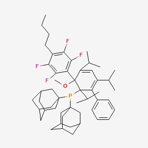 molecular formula C52H69F4OP B8194946 Bis(1-adamantyl)-[6-(4-butyl-2,3,5,6-tetrafluorophenyl)-6-methoxy-2-phenyl-1,3,5-tri(propan-2-yl)cyclohexa-2,4-dien-1-yl]phosphane 