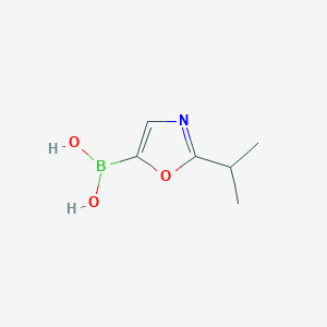 molecular formula C6H10BNO3 B8195818 (2-Isopropyloxazol-5-yl)boronic acid 