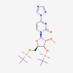 molecular formula C24H43N5O5Si2 B8198703 1-((2R,3R,4R,5R)-4-((tert-Butyldimethylsilyl)oxy)-5-(((tert-butyldimethylsilyl)oxy)methyl)-3-methoxytetrahydrofuran-2-yl)-4-(1H-1,2,4-triazol-1-yl)pyrimidin-2(1H)-one 