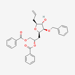 molecular formula C31H32O7 B8198992 (S)-3-((2R,3R,4S,5S)-5-Allyl-3-(benzyloxy)-4-hydroxytetrahydrofuran-2-yl)propane-1,2-diyl dibenzoate 