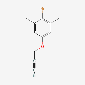 molecular formula C11H11BrO B8199297 2-Bromo-1,3,4-trimethyl-5-(prop-2-yn-1-yloxy)benzene 