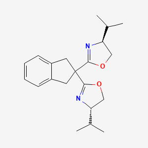 molecular formula C21H28N2O2 B8199918 (4S,4'S)-2,2'-(2,3-Dihydro-1H-indene-2,2-diyl)bis(4-isopropyl-4,5-dihydrooxazole) 