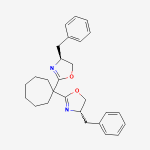 molecular formula C27H32N2O2 B8199986 (4S,4'S)-2,2'-(Cycloheptane-1,1-diyl)bis(4-benzyl-4,5-dihydrooxazole) 